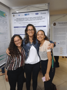 JICTAC 2019: A aluna de Mestrado Gloria Grelle com as alunas de Iniciação Científica Fernanda Nader (a esquerda) e Dayanne Christine Sousa e Silva (a direita), aluna do curso de Ciências Biológicas, Biofísica.